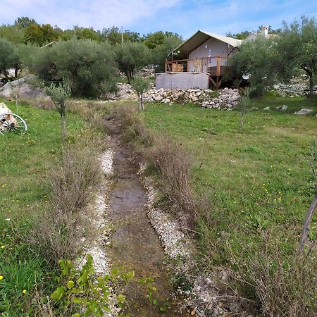 Prima Insula Glamping Hotell Brusici Eksteriør bilde