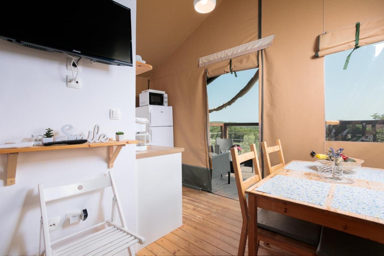 Prima Insula Glamping Hotell Brusici Eksteriør bilde