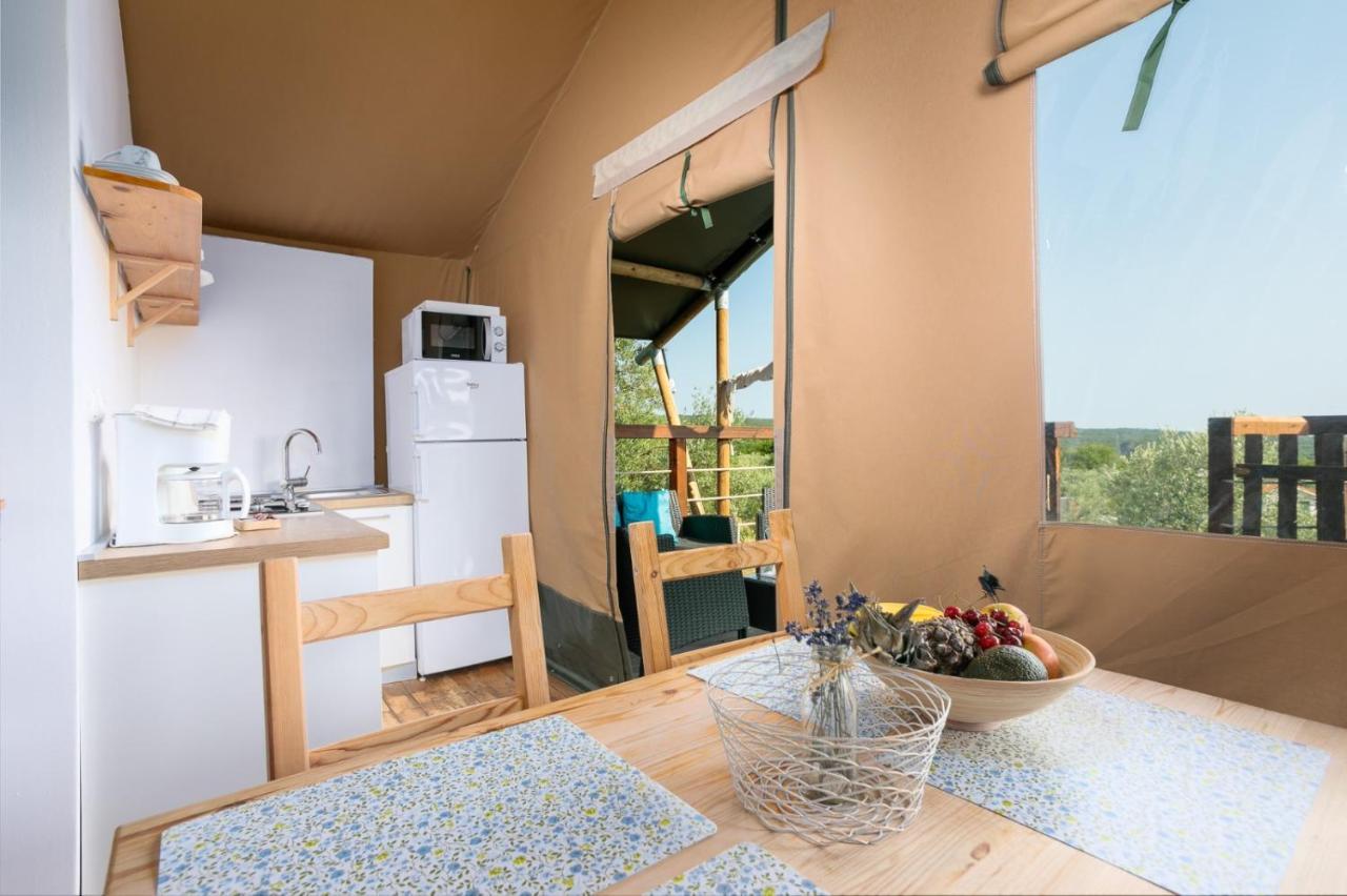 Prima Insula Glamping Hotell Brusici Eksteriør bilde