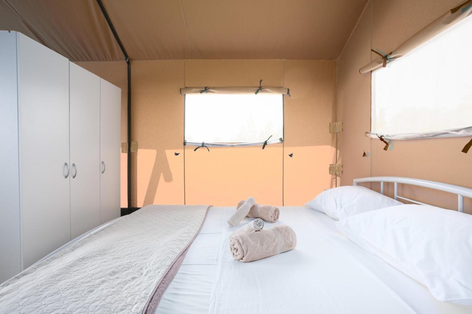Prima Insula Glamping Hotell Brusici Eksteriør bilde