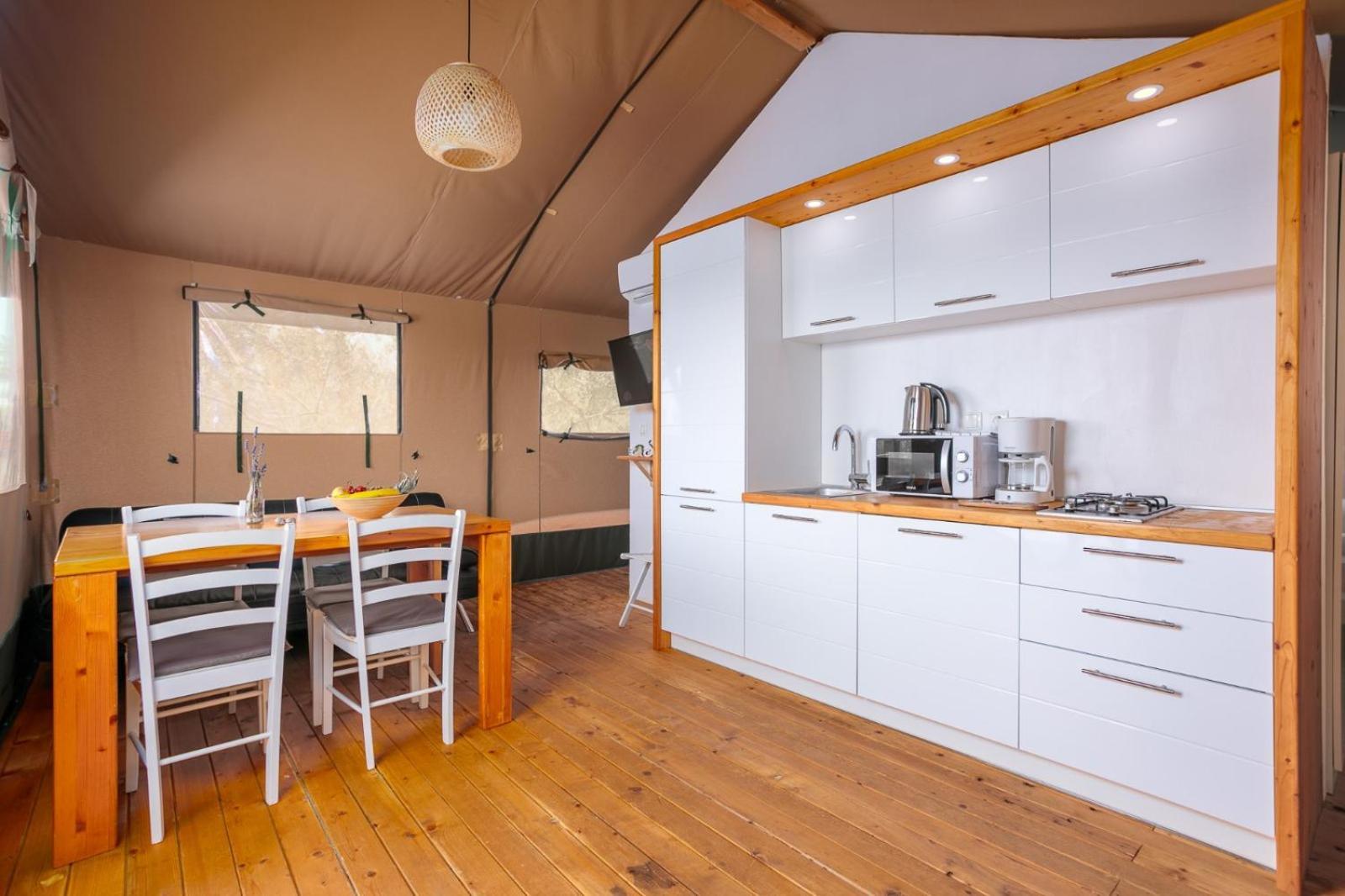 Prima Insula Glamping Hotell Brusici Eksteriør bilde