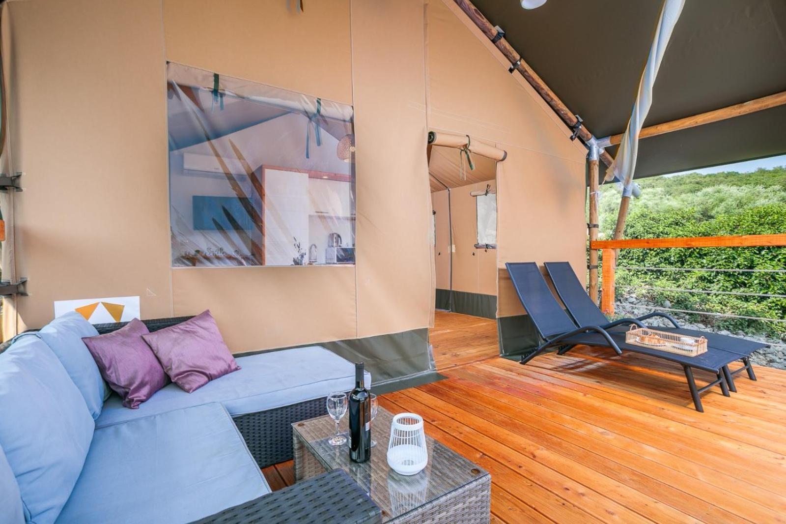 Prima Insula Glamping Hotell Brusici Eksteriør bilde